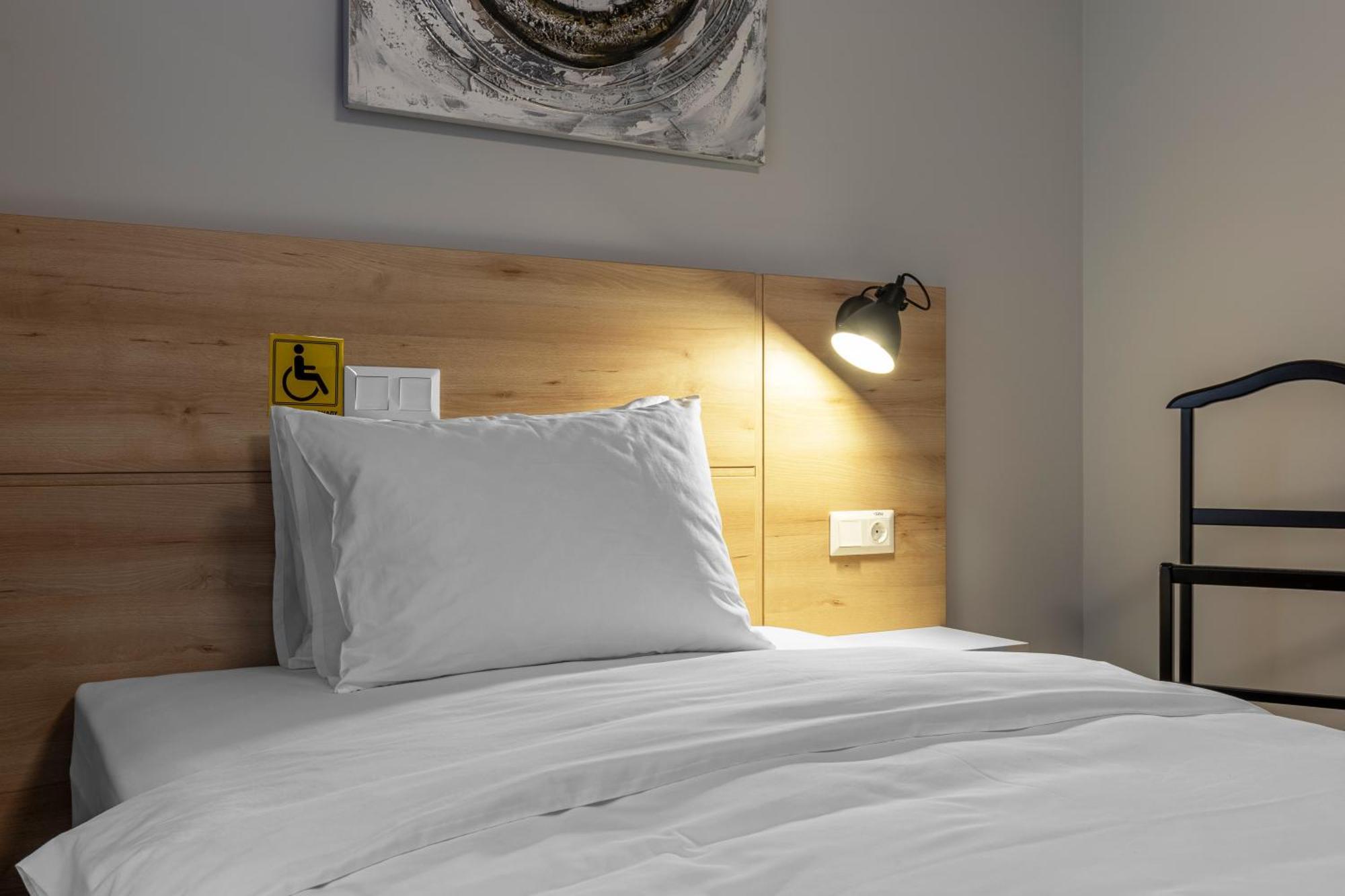 Kontrakt Boutique Hotel كييف الغرفة الصورة